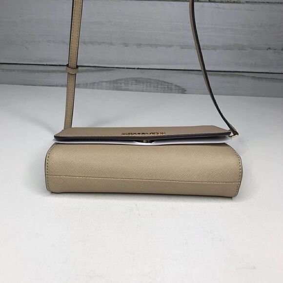 Michael Kors Jet Set Md Convertible Pouchette NWT - Picture 5 of 8